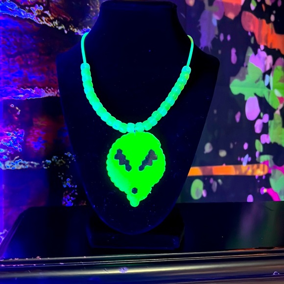 Unisex AILIEN Rave NECKLACE - Picture 2 of 5